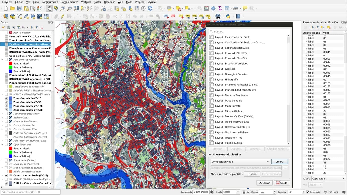 Proyecto QGIS de CorvoMaps abierto: panel de capas organizadas, mapa con simbología profesional y gestor de layouts